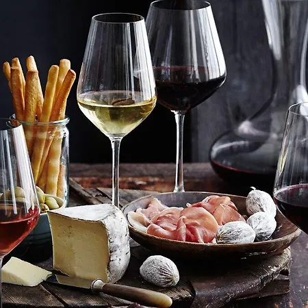Clos Mirabel Manor -