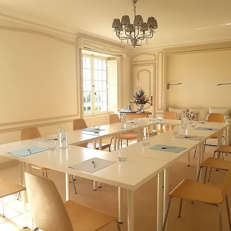Clos Mirabel Manor -
