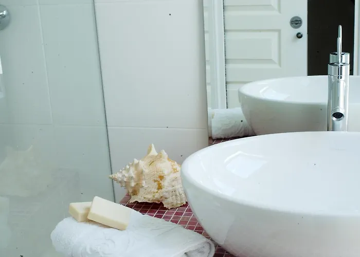 Clos Mirabel Manor - Bed & Breakfast